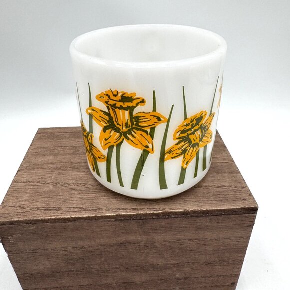 Vintage Federal Milk Glass Mug Daffodil Floral Pattern Coffee Cup White yellow s - Picture 2 of 9